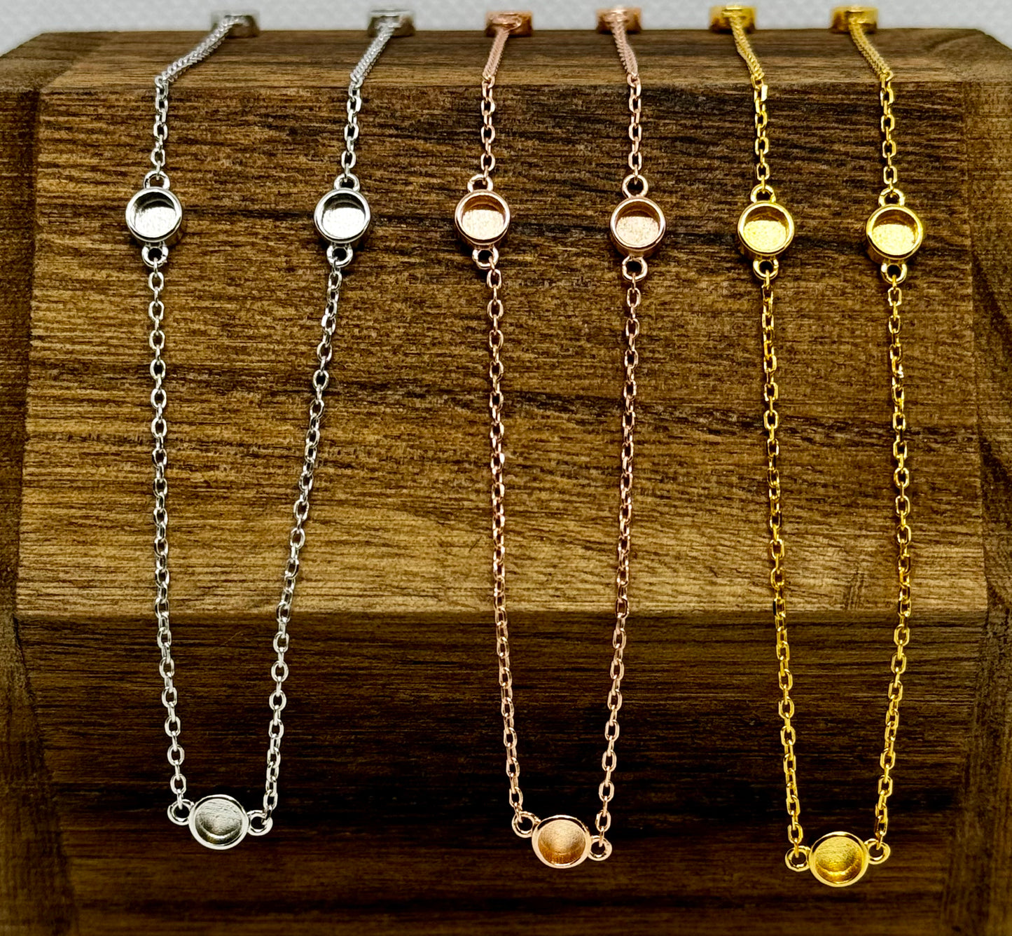 dainty circle necklace